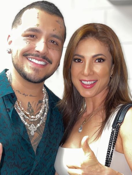 Gustavo Ángel de Los Temerarios asiste con su familia a concierto de Christian Nodal