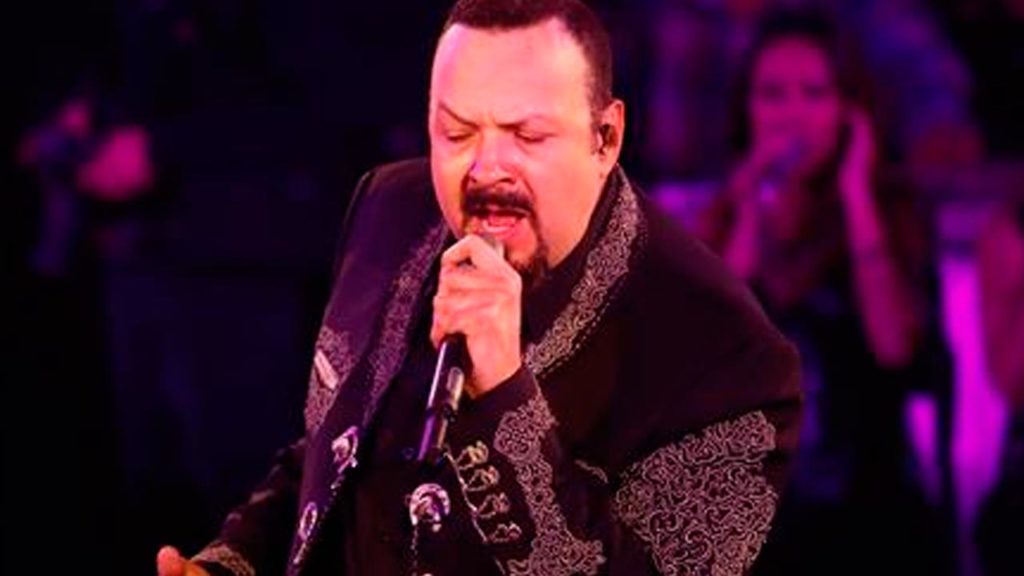 Pepe Aguilar se contagia de COVID-19