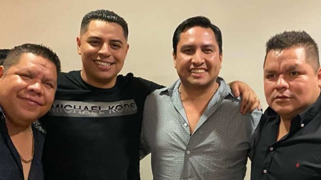 Julión Álvarez y Eduin Caz se avientan tremendo palomazo