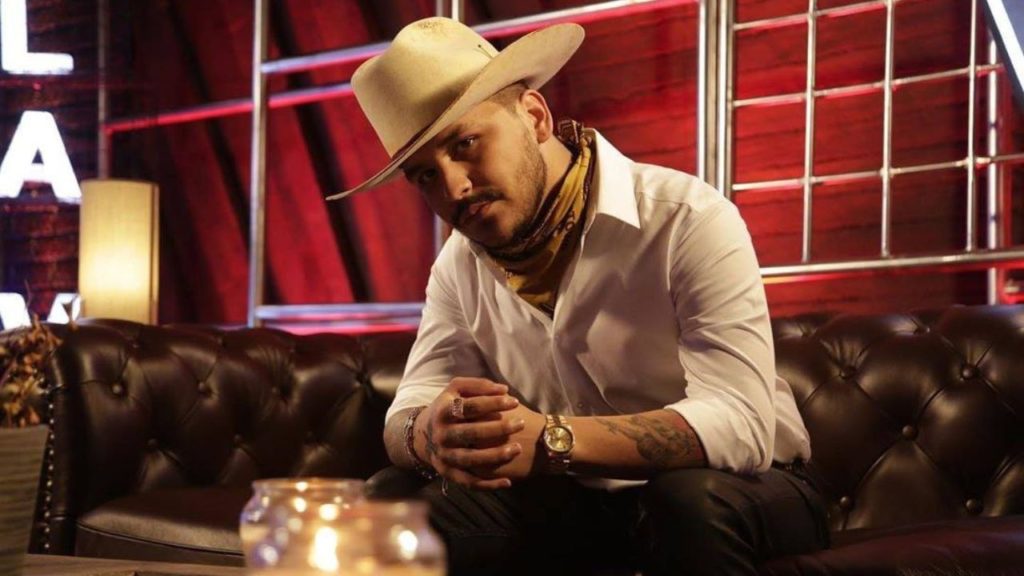 ¿Christian Nodal y sus padres son acusados de fraude?