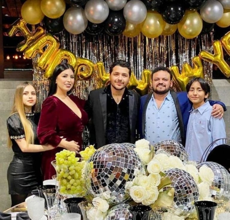 Familia de Christian Nodal