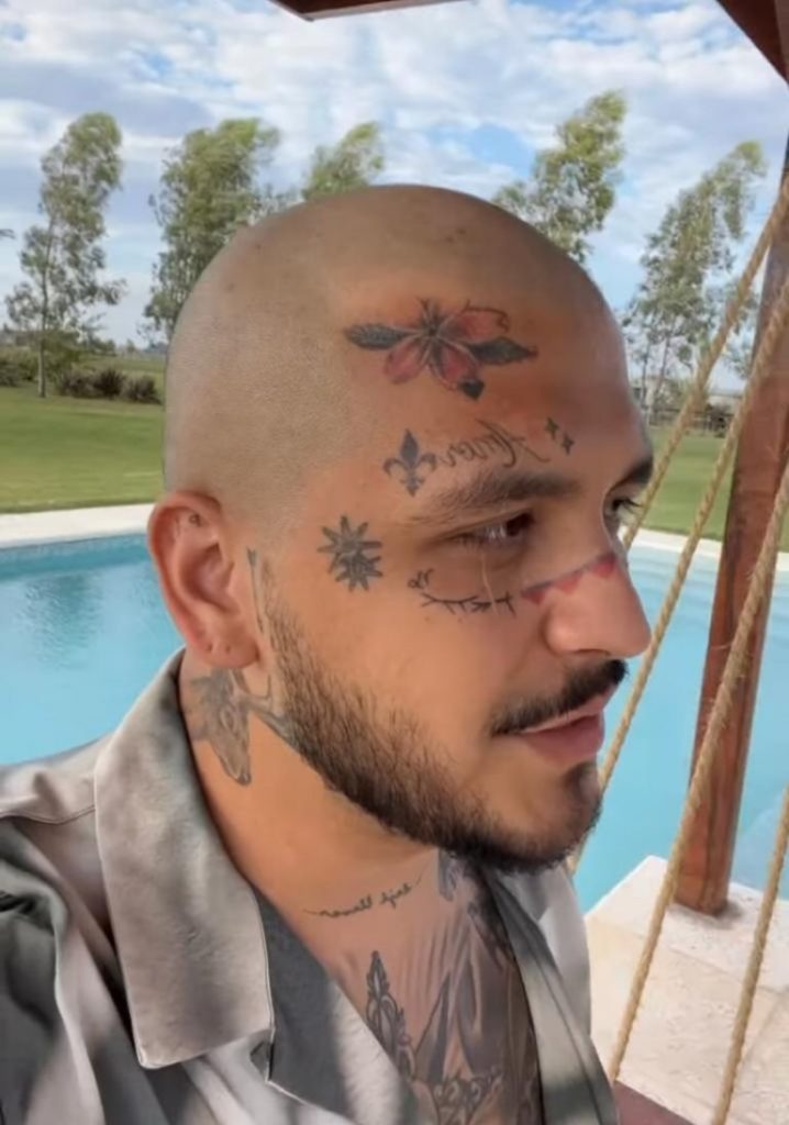 Chrisitian Nodal renueva su look