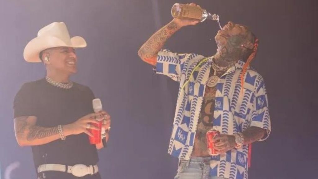 Grupo Firme y 6ix9ine armaron la fiesta arriba de un turibus de la CDMX