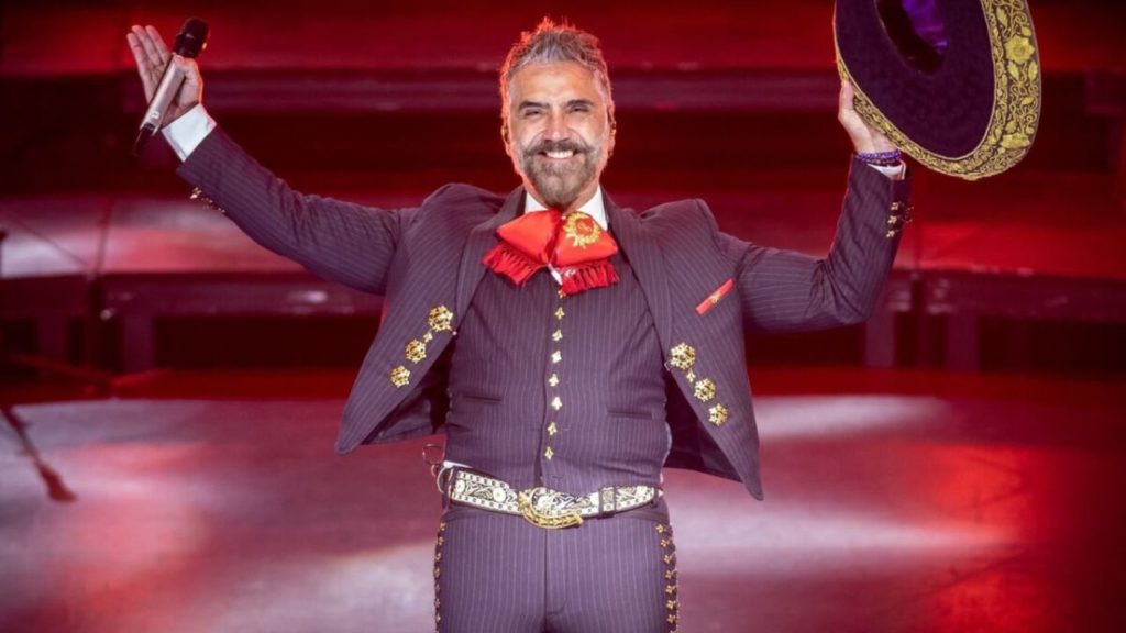 Alejandro Fernández está interesado en colaborar con Peso Pluma