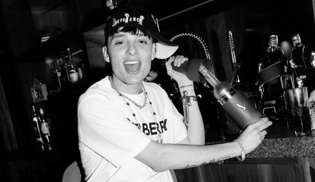 Peso Pluma habla del niño que se quitó la vida porque no lo dejaban escuchar su música