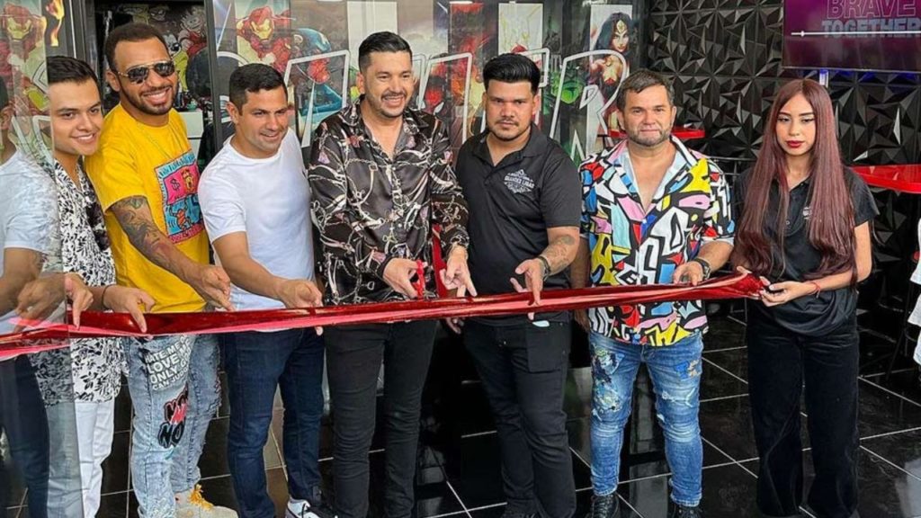 ¿De cantante a empresario? Luis Ángel El Flaco abre barbería en Mazatlán