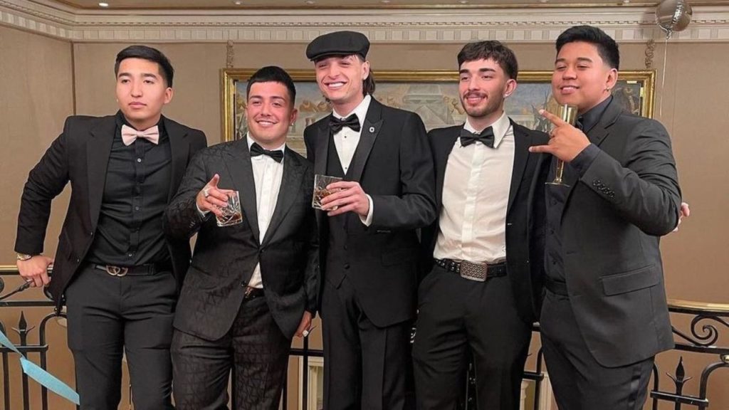 Peso Pluma defiende su amistad con Pedro Tovar vocalista de Eslabón Armado