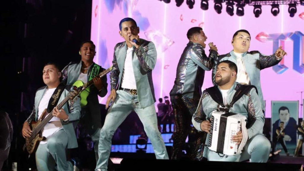 Grupo Firme ofrece concierto a personas con discapacidad auditiva
