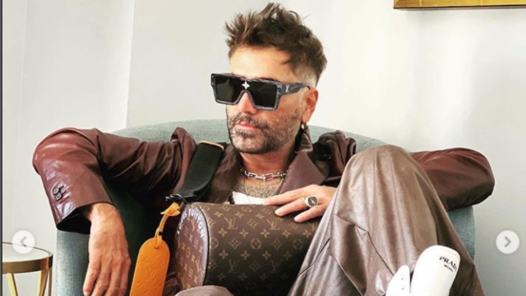 Alejandro Fernández aparece con un extravagante cambio de look