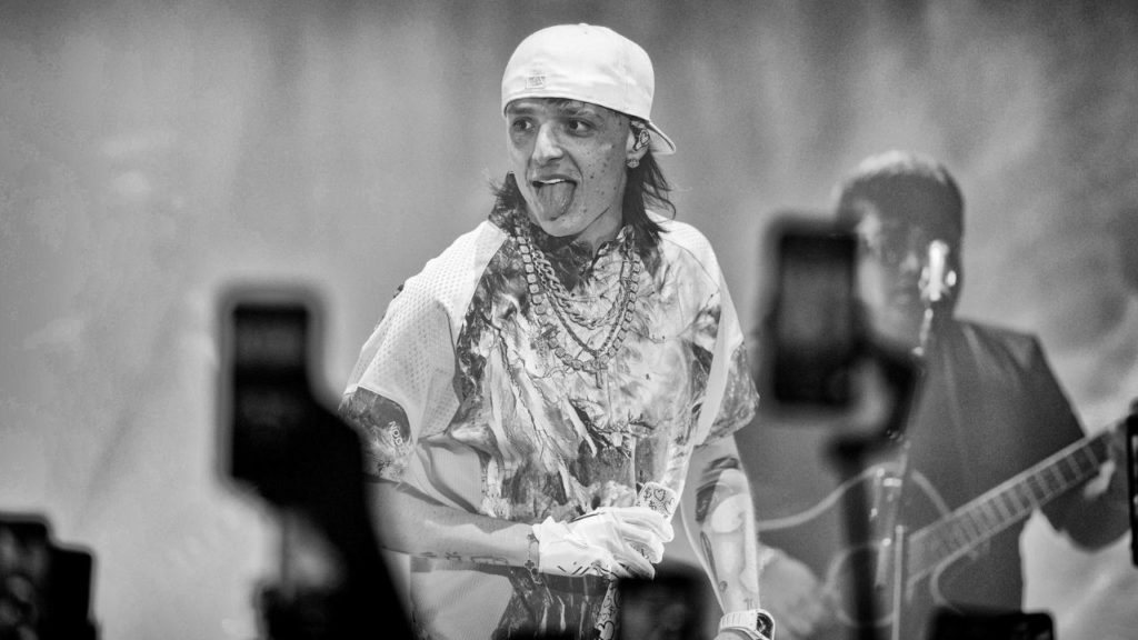 Peso Pluma busca colaborar con Bad Bunny