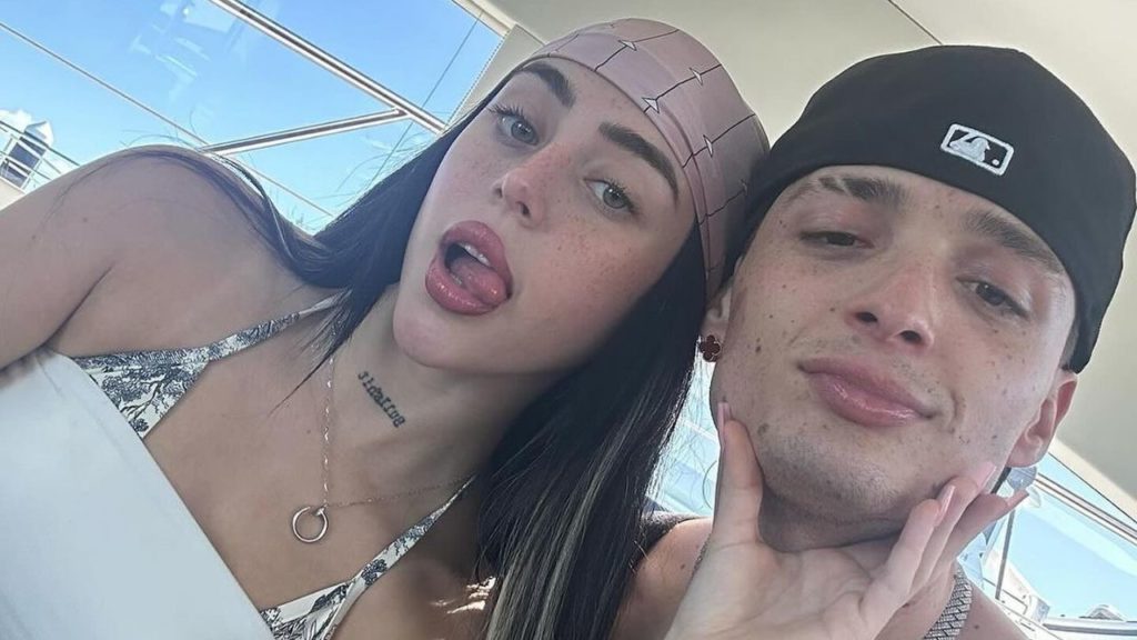 Peso Pluma y Nicki Nicole presumen románticas vacaciones