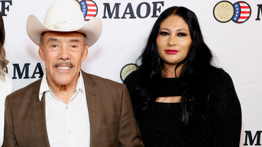 Don Pedro Rivera: Lanza a su novia como cantante
