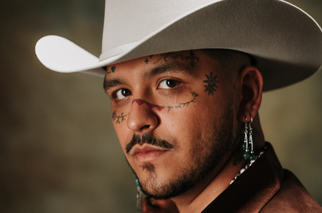 Christian Nodal: “Mami no terminé la prepa, pero estoy terminando una prepa”