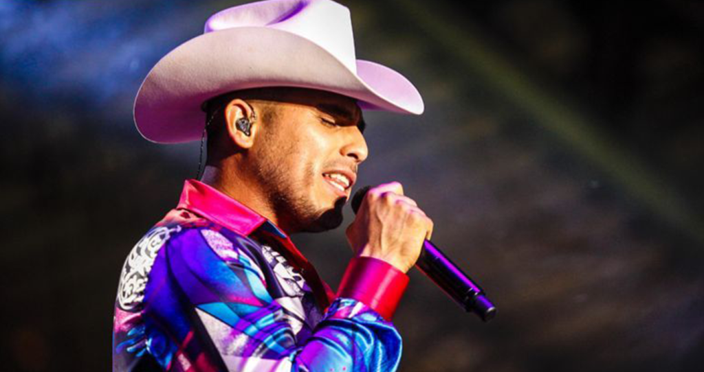 Espinoza Paz es criticado por su canción “El cojín”, dicen que es la más fea de su carrera.