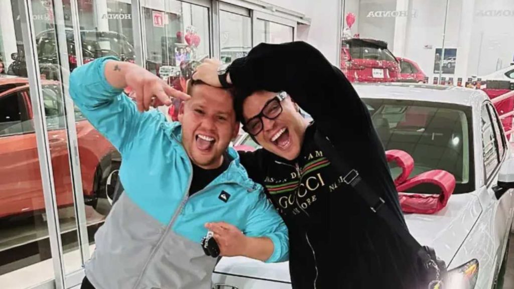 Eduin Caz sorprende con generoso regalo a su primo y causa revuelo en redes