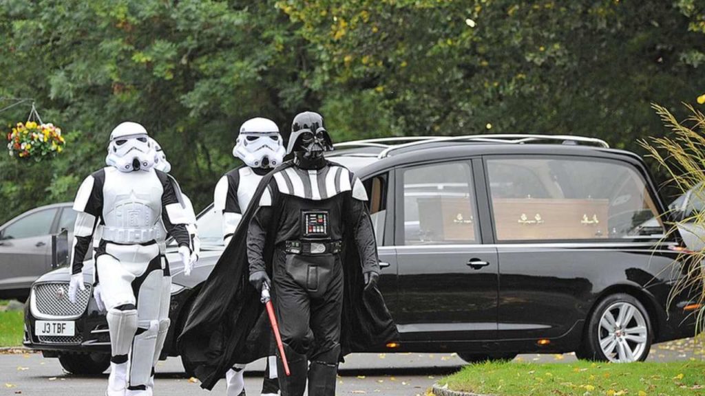 Realizan funeral temático de Star Wars: El último viaje de un fanático