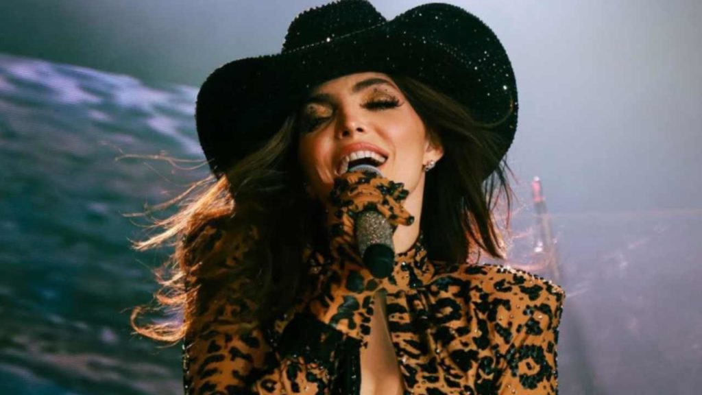 Ana Bárbara rompe en llanto tras abucheos en su concierto por invitar a Yahritza y Su Esencia
