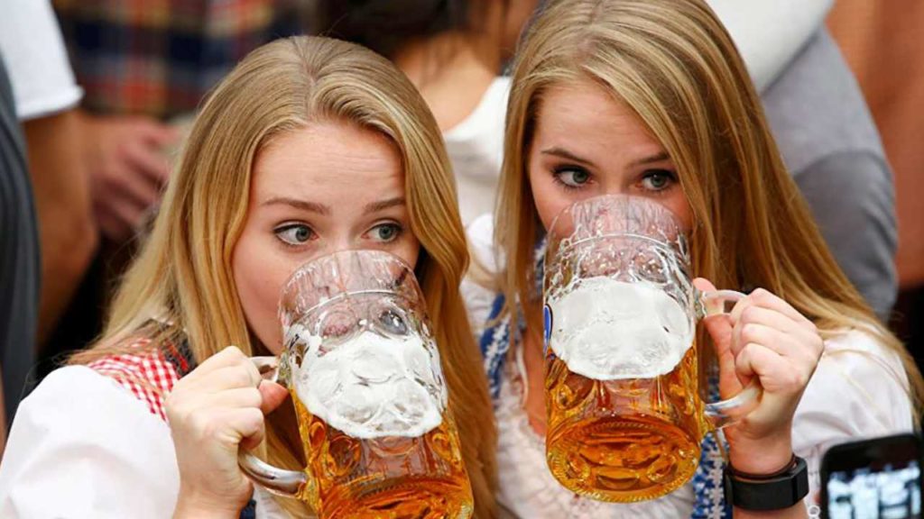 ¿Cerveza para rejuvenecer? La nueva bebida que promete belleza en cada sorbo