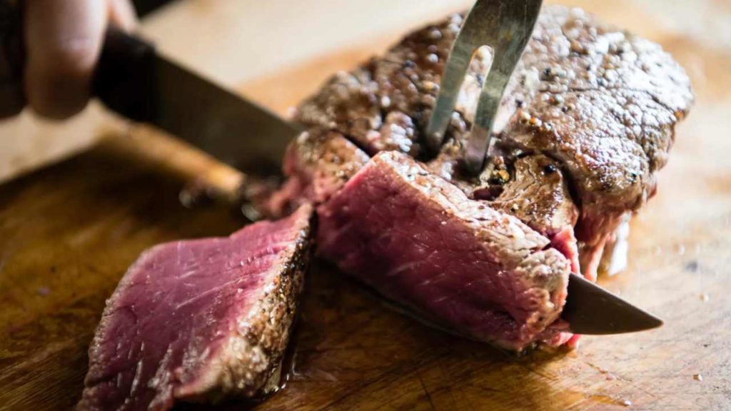¡Familia extrema! Llevan 17 años comiendo sólo carne y dicen estar más saludables que nunca