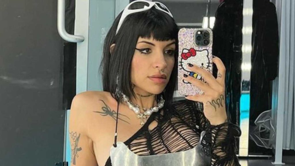 Cazzu arrasa con su tema "Con Otra" y le gana a Christian Nodal en reproducciones