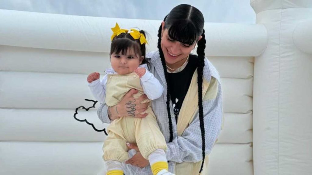 Cazzu conmueve al mundo con las primeras palabras de su hija Inti: "Te amo, mamá"