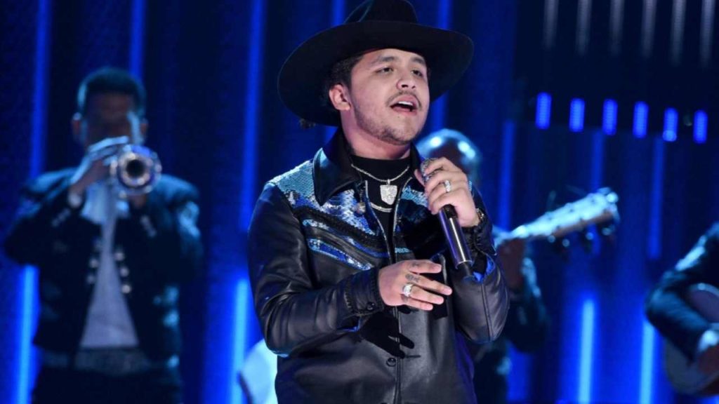 Christian Nodal revela incómodo momento en Japón al dejar propina