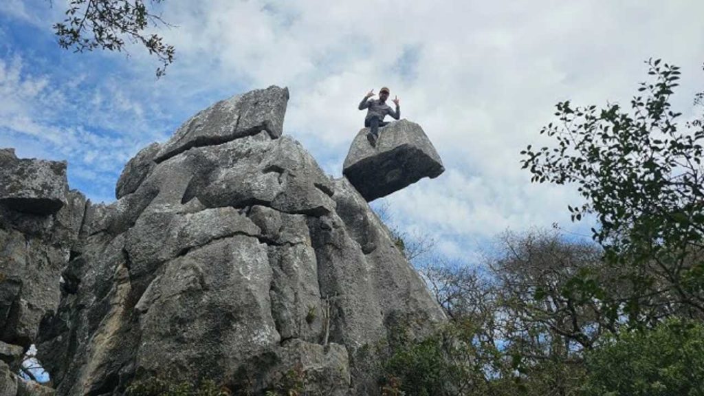 Piedra flotante desafía la lógica en San Luis Potosí