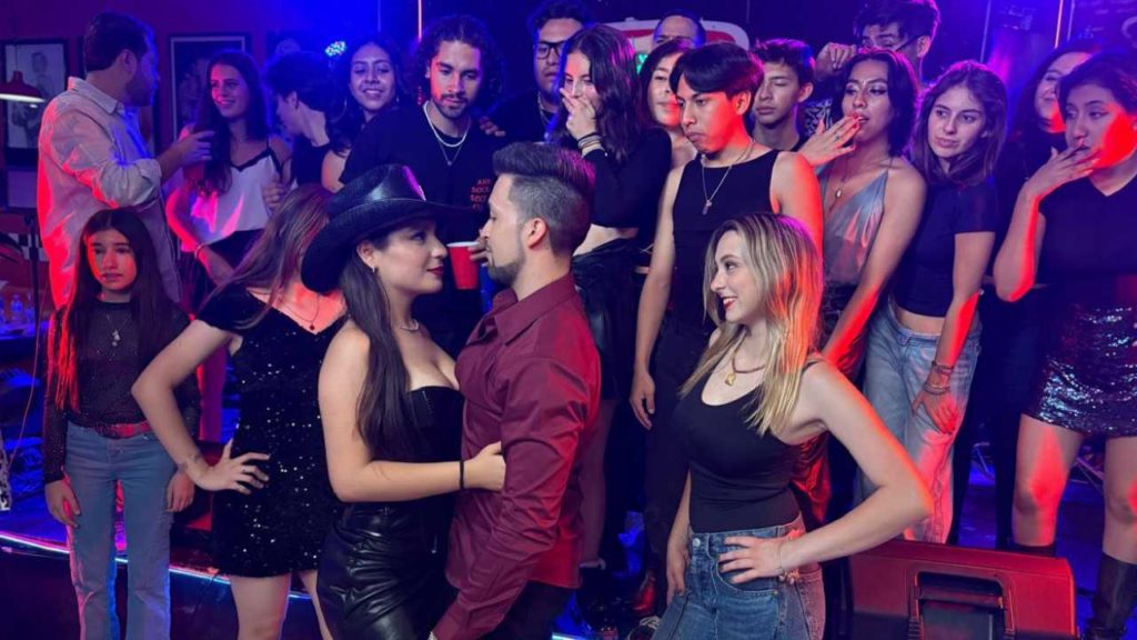 Roy Molina sorprende con "Vaquera Gótica": ¿El nuevo hit viral?