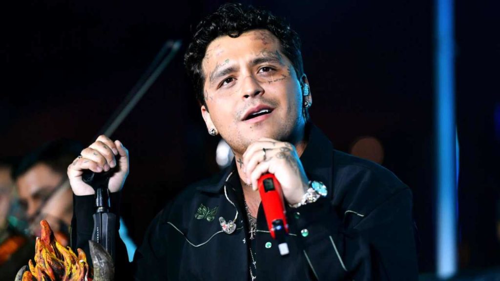 ¿Christian Nodal lanza indirecta a Cazzu con “Ni se metan”?