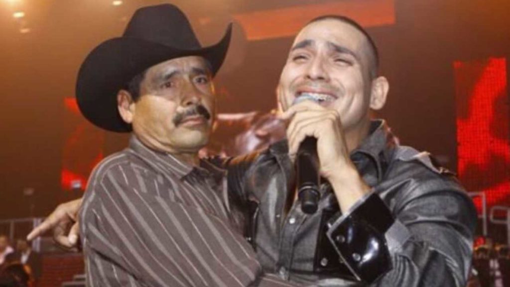 Espinoza Paz revive emotiva canción por Día del Padre