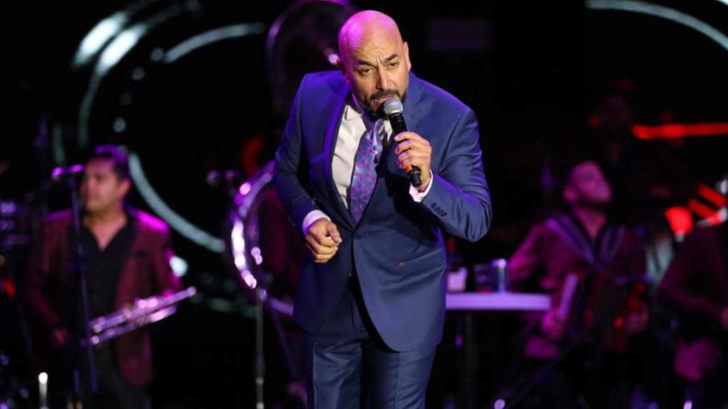 Lupillo Rivera causa polémica por interés de joven de 23 años