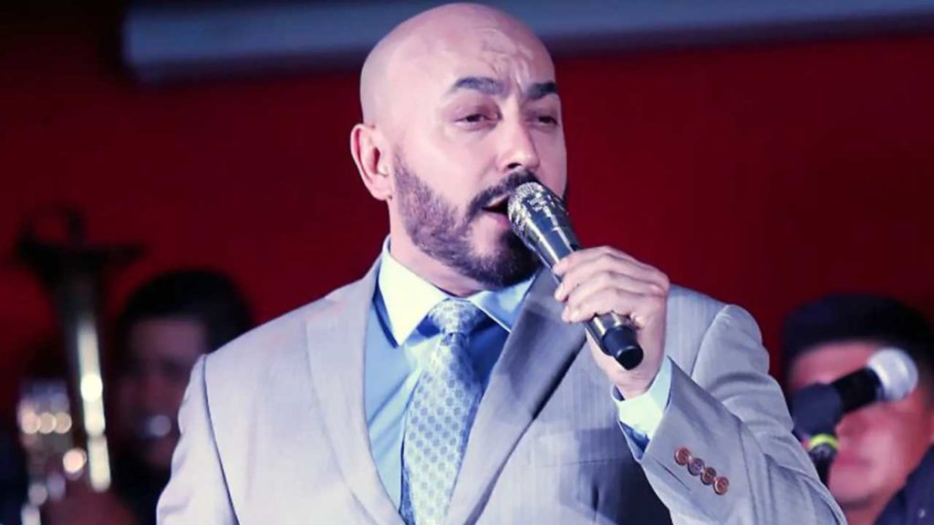 Lupillo Rivera confiesa que su audición está en riesgo