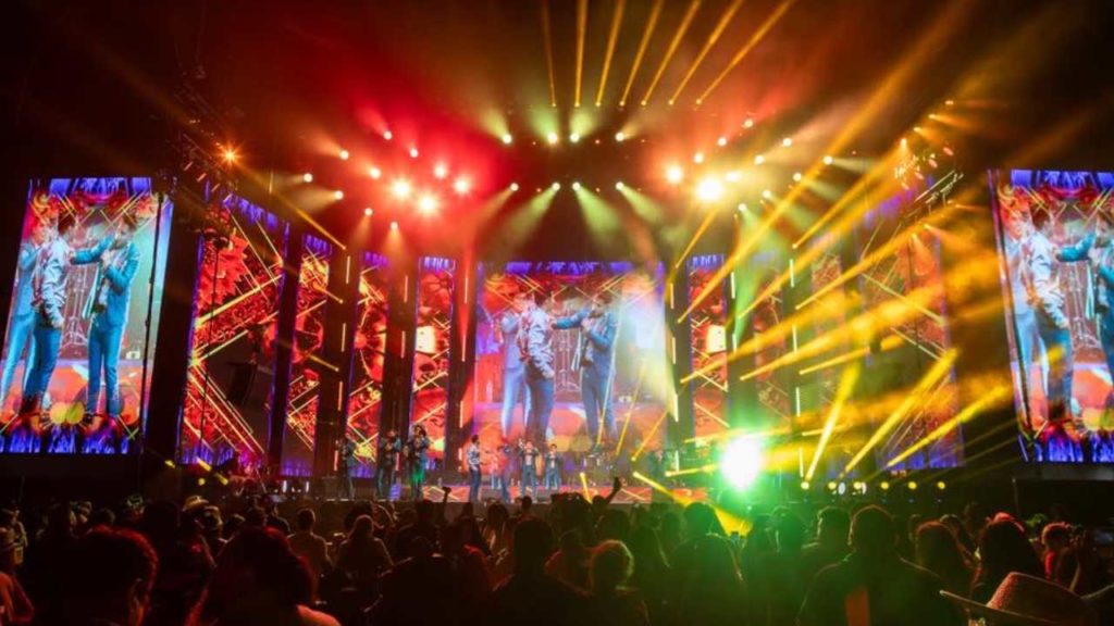 La Arrolladora Banda El Limón conquista la Arena CDMX