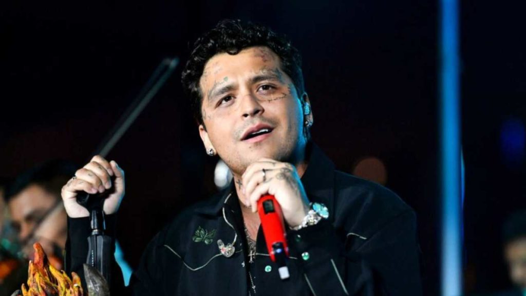 Christian Nodal arremete contra tiktokers y causa polémica