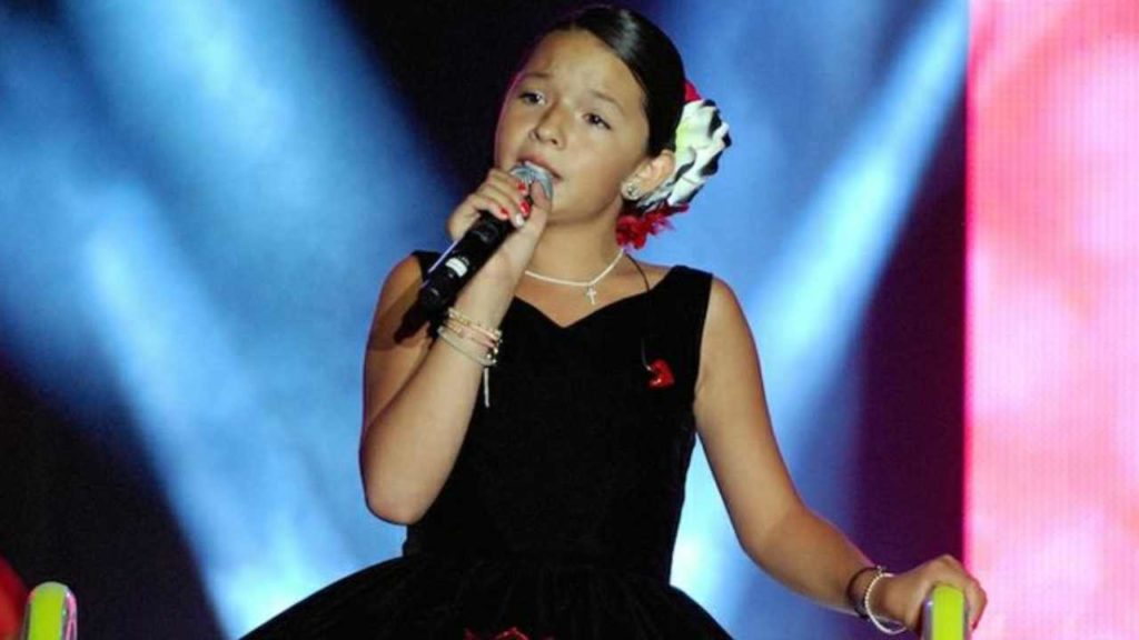 Se burlan de Ángela Aguilar por video viral donde canta desafinada de niña