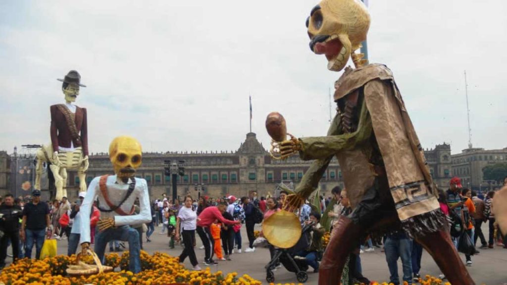 Ofrenda Monumental de Día de Muertos en el Zócalo: un viaje místico de Aztlán a Tenochtitlan