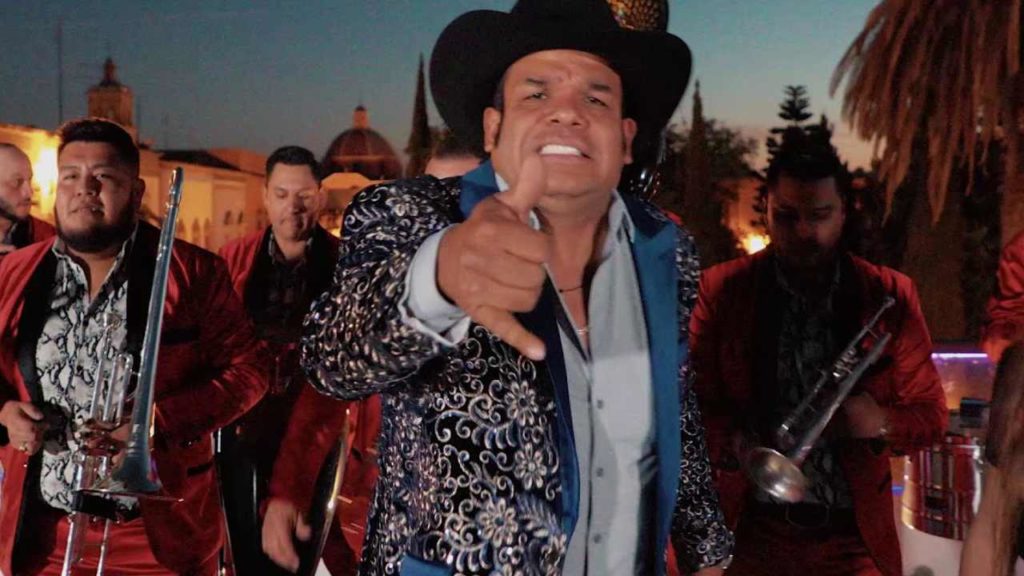 Balean autobús de Banda Jeréz de Marco Flores en carretera