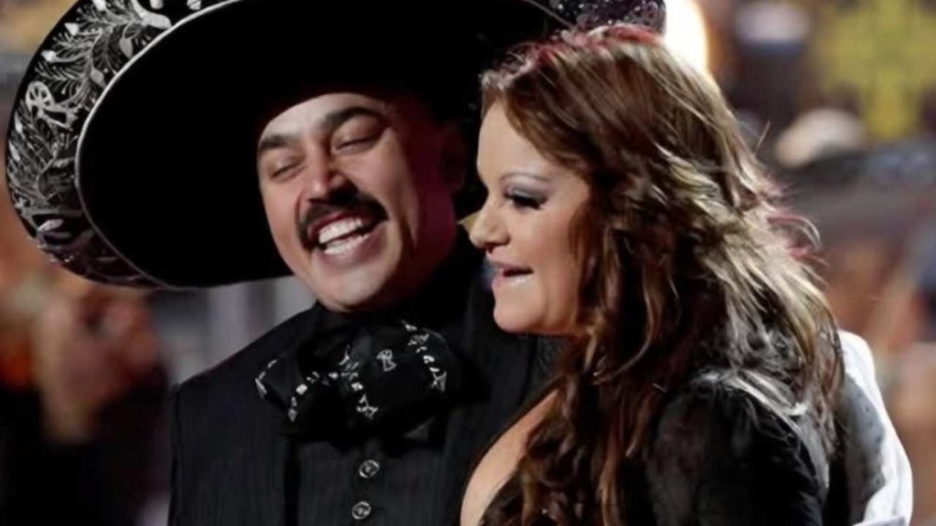 Lupillo Rivera pidió ayuda al narco tras muerte de Jenni Rivera