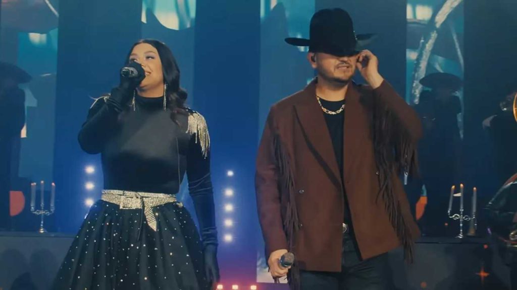 Edén Muñoz corona a Yuridia como reina del regional mexicano