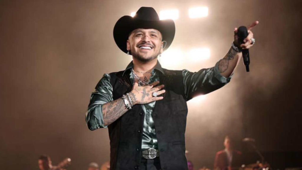 Christian Nodal destroza "Stand By Me" y redes explotan