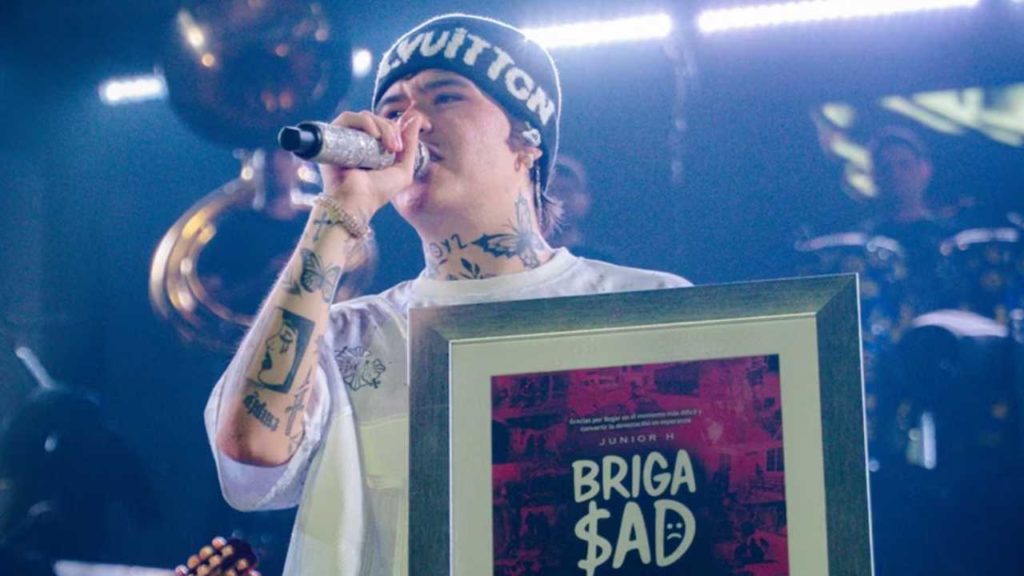 Junior H recibe homenaje en Veracruz mientras crece el escándalo por su investigación en Jalisco