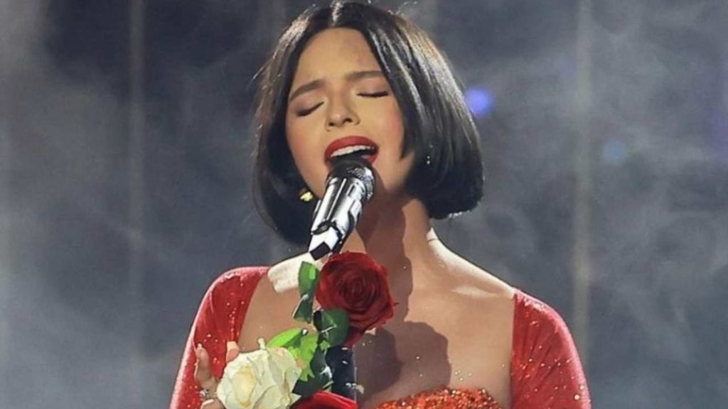 Ángela Aguilar acepta que cuida lo que dice por miedo a afectar a las niñas que la siguen