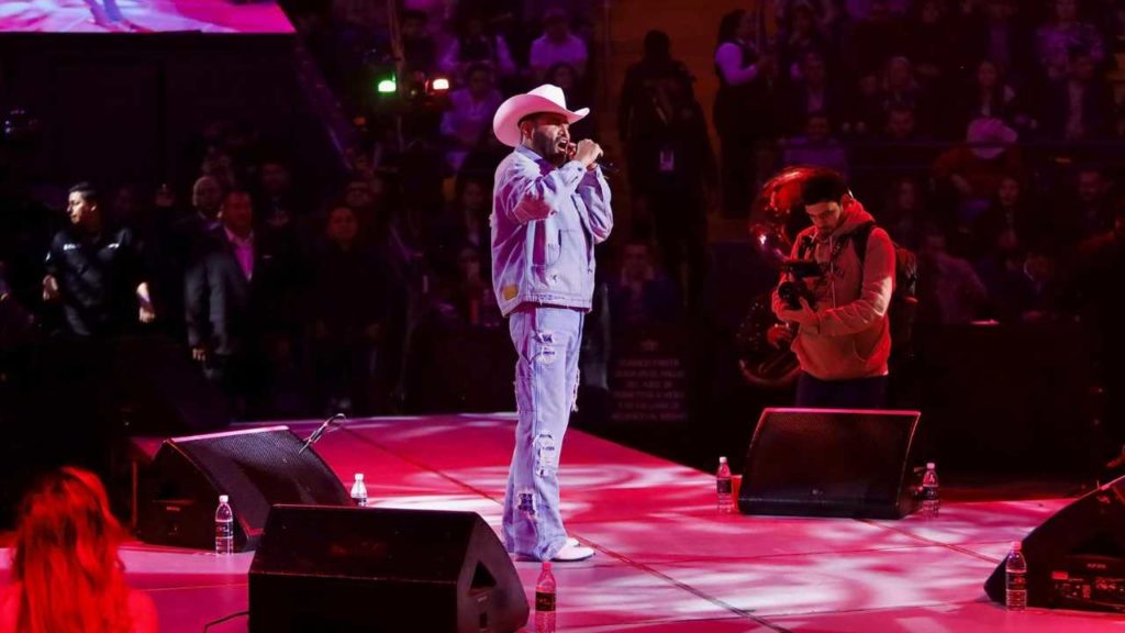 Pancho Barraza celebra 35 años de trayectoria… pero deja una inquietante duda sobre su futuro