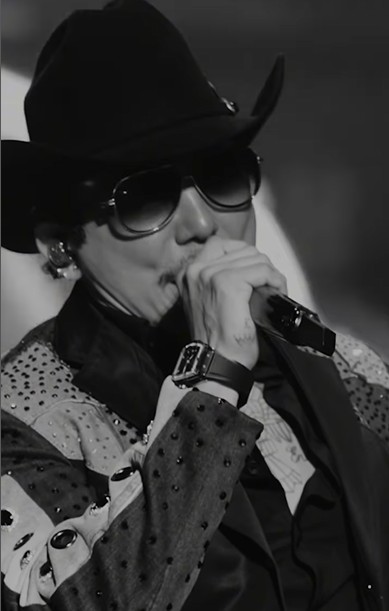 Edwin Luna reaparece irreconocible y las redes lo destrozan por "copiar" a Nodal