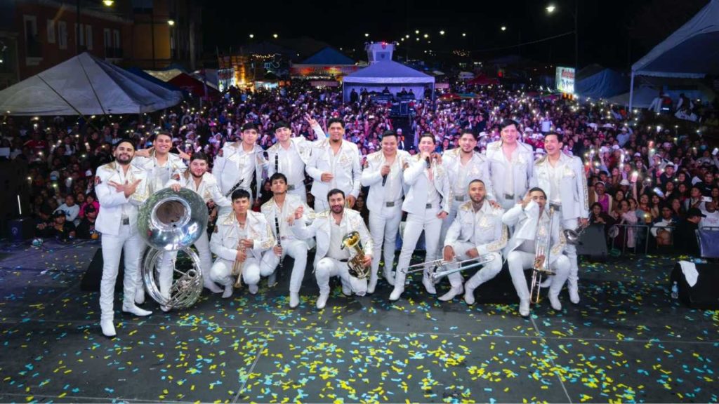 Jeypi, vocalista de Banda Los Recoditos, desata preocupación entre sus fans por compartir foto desde el hospital