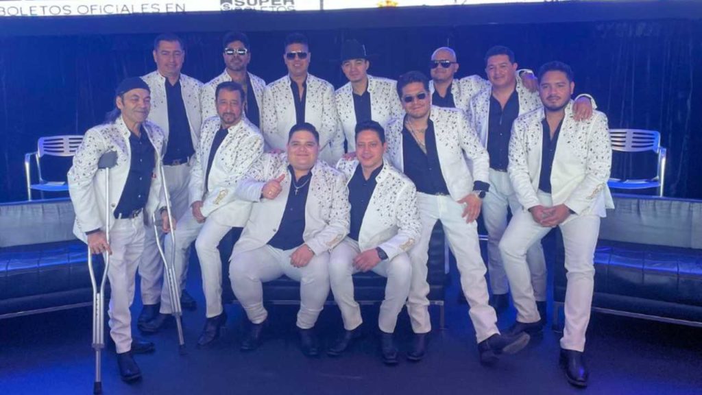 Banda Pequeños Musical festeja 35 años en la Arena CDMX mientras prepara el estreno de su película Brújula