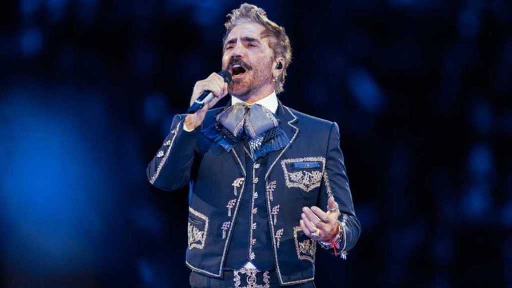 Alejandro Fernández conquista el Domo Care y lanza inesperadas confesiones