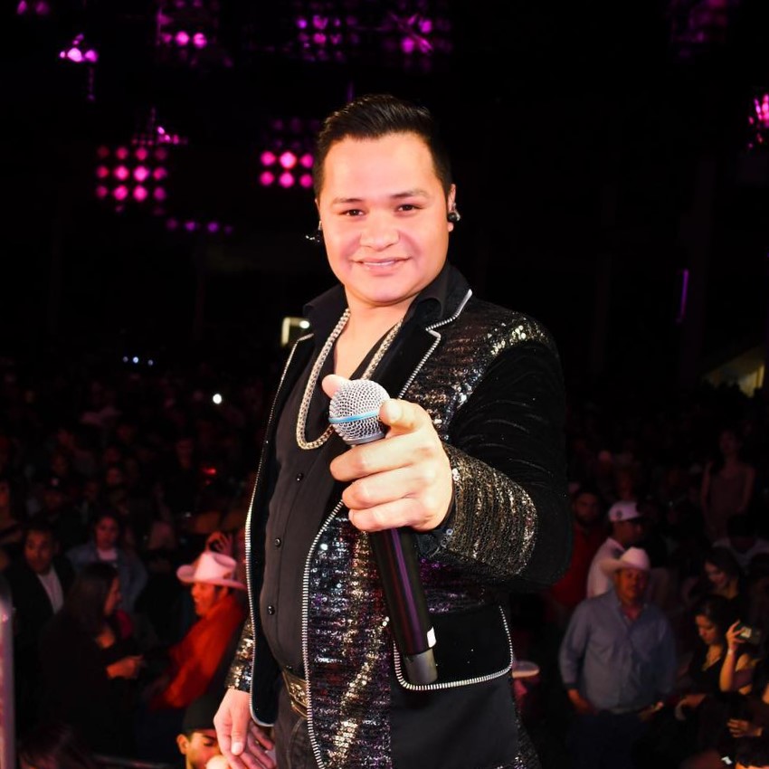 Esposa de vocalista de Los Recoditos revela que fue acuchillada tras años de maltrato