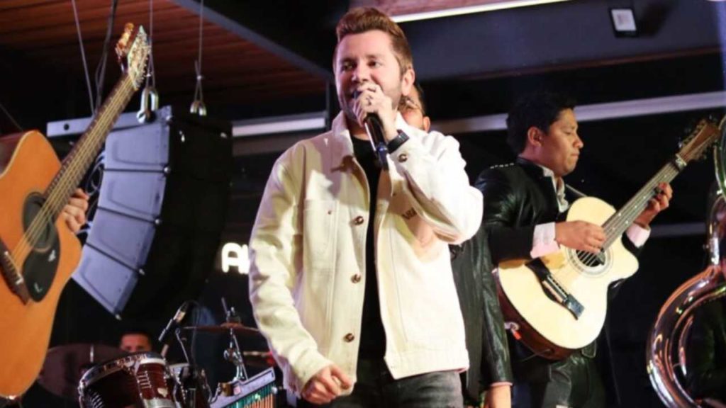 Memo Garza inicia nueva etapa musical y sorprende con "Mándame la Ubi"