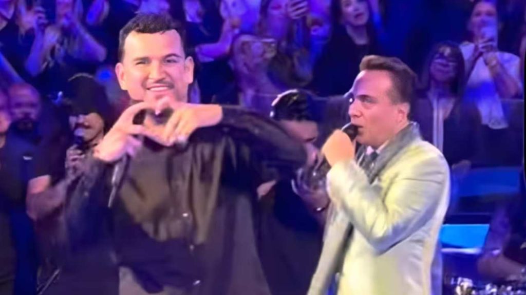 Edén Muñoz enloquece al público tras cantar con Cristian Castro el tema "Azul" en el Domo Care